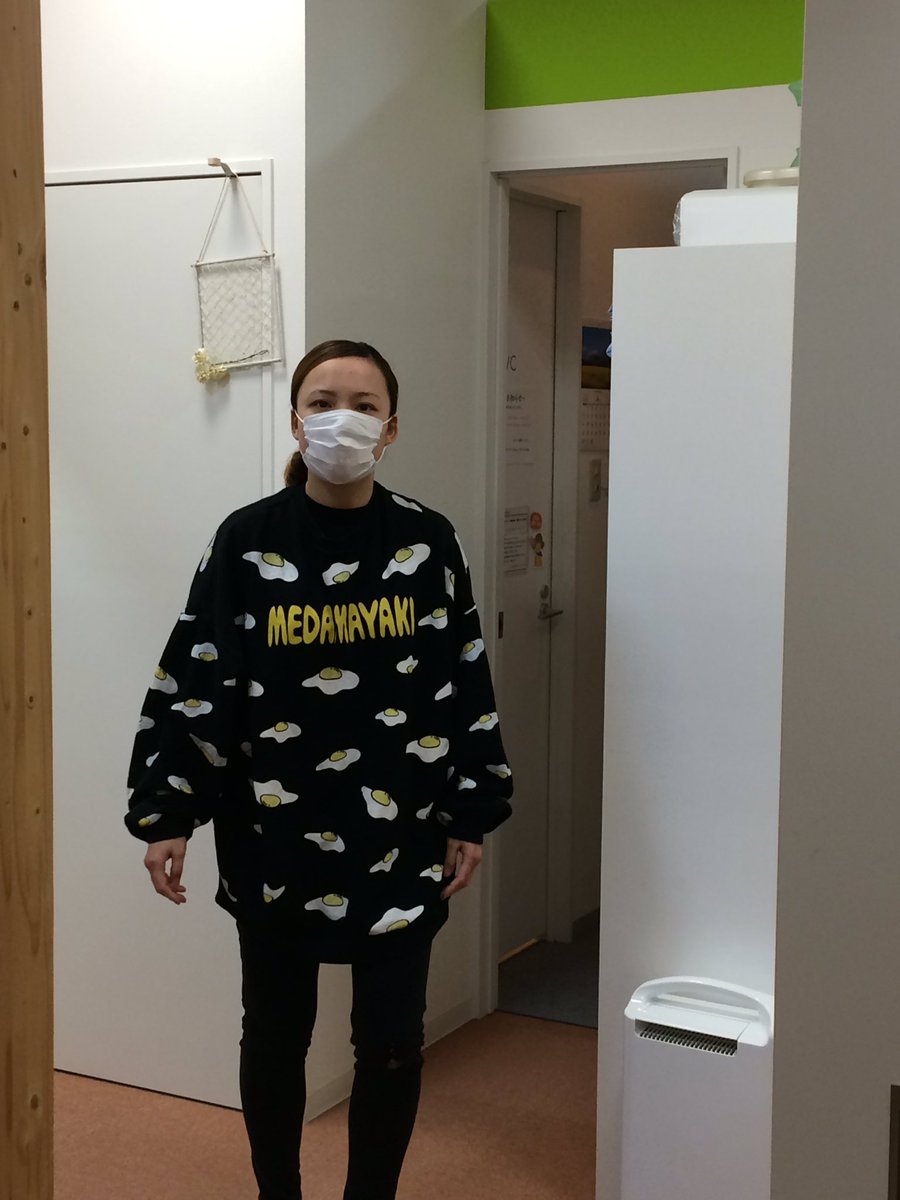 sin81291190's tweet photo. 北海道初、女子プロボクサーの笠島選手が首の痛みと腰の違和感の為、来院！

今月の20日に韓国で試合があるのでバッチリと整動鍼で調整させていただきました！

笠島選手頑張れー！僕も来月試合です笑

#整動鍼 #プロボクサー https://t.co/lhxuYxBxDr