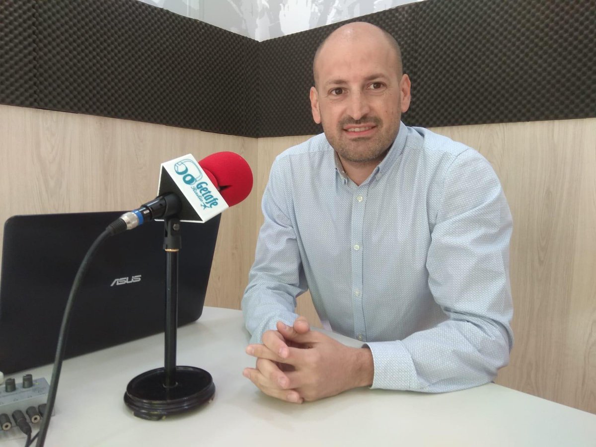 IMPULSAGETAFE's tweet photo. 🔴 ¡Comienza la entrevista a @rcbenitez en @GetafeRadio ! 🎙️

Escúchale en directo aquí: https://t.co/VJ3kHoawGQ

#ImpulsandoGetafe https://t.co/s0mqL5isaV