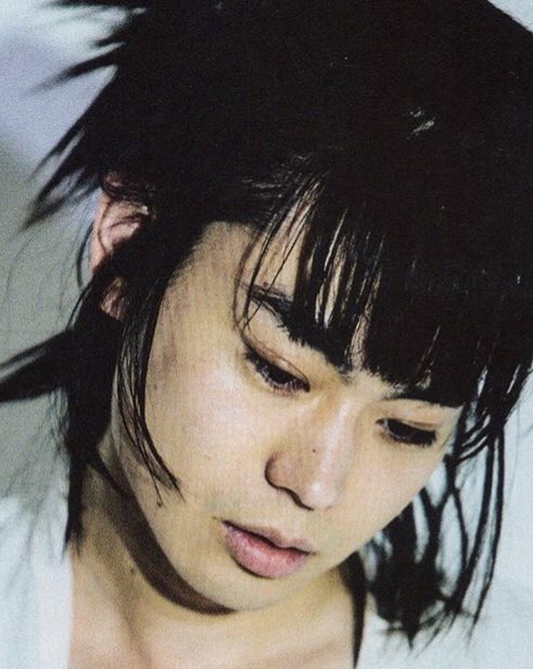 羊 うつむいてて伏し目がちになると菅田くんの妖艶な切れ長の目や睫毛と二 重幅の美しさが際立ってエモいし鼻筋と唇の形も完璧で憂いを帯びた儚げな印象になるのが大好き