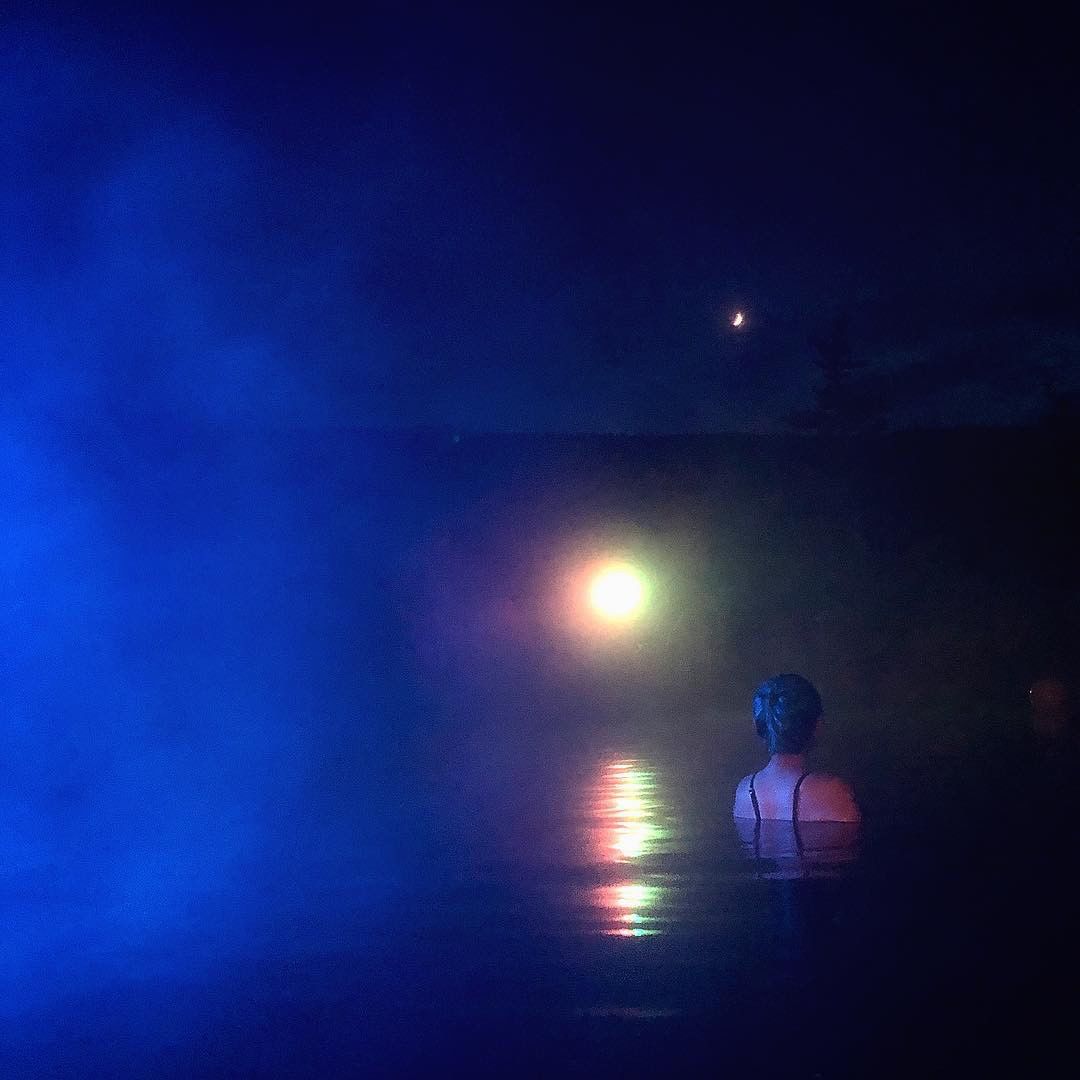 ChenaHotSprings's tweet photo. Can you spot the moon?⠀
⠀
#alaska #moon #perfectnights #hotsprings #chenahotsprings ⠀
⠀
Reposting @yzhuo_ https://t.co/tSveZSDwbm
