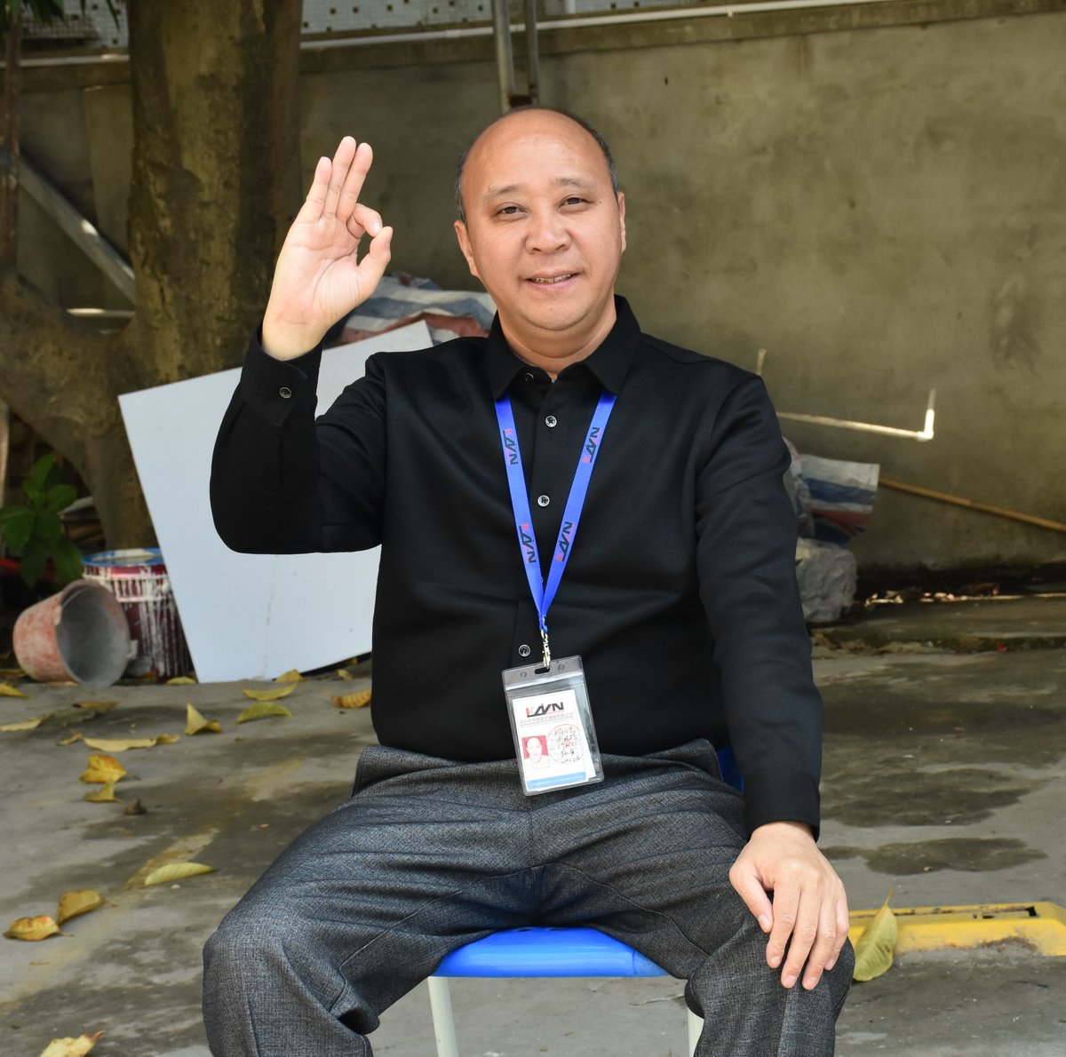 MedicalKaiyan's tweet photo. Every morning starts with Mr. Liu's (our security guard) warm welcome and wishes for the day.
#lighttherapy #led #faceglow #kaiyanmedical #light #redlight #acnetreatment #acneproblems #skintreatments #lightbox #acnefree #beautyproducts #lightmask #skincare #ledlighttherapy https://t.co/E5MKoTSIBI