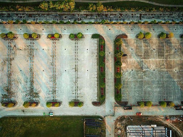 thezoobz's tweet photo. 20190409. Parking Parentheses. #dronelife #drone #dji #djimavicpro #dronephotography #dronearchitecture #topdownview #symmetry #sunset #sanjac #sjc #beamer #houstondrones https://t.co/1ZoKwPYXoi https://t.co/o2EELttyEn