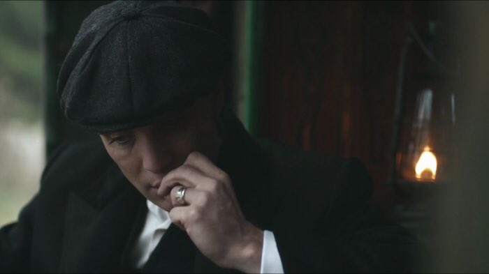 bestcillian's tweet photo. This is probably the one and only time we witnessed Tommy eating something in five seasons https://t.co/ltn4xYsXB8