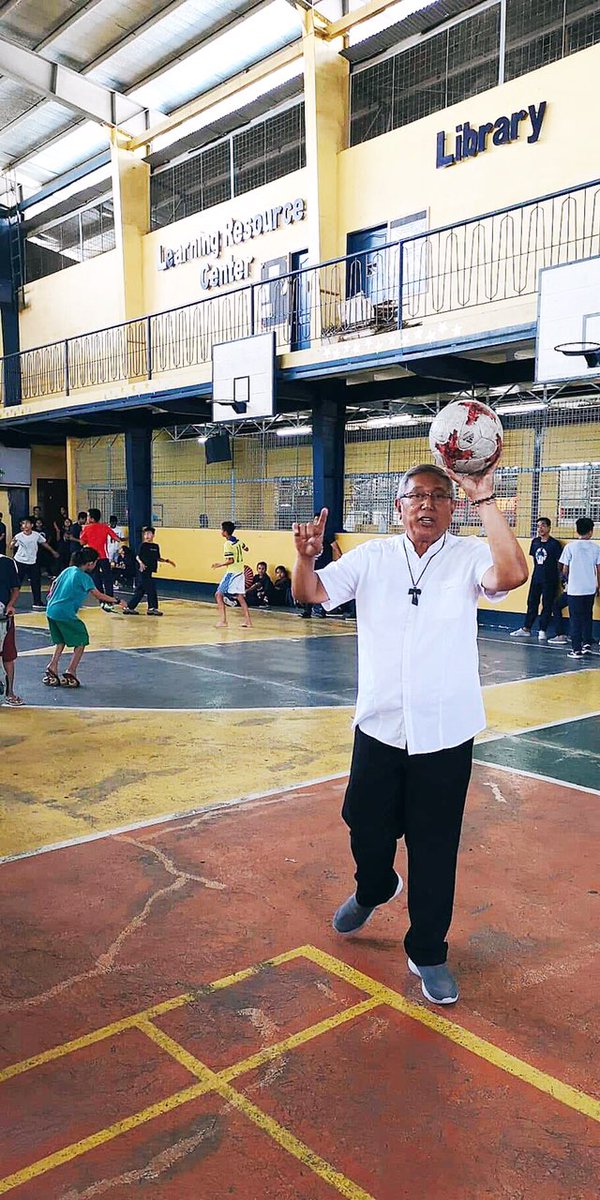 newswatchplusph's tweet photo. TONIGHT: Fr. Marciano 'Rocky' Evangelista believes football and rugby are vital in teaching discipline, teamwork, and other life skills

Find out more about the Tuloy Foundation on #CNNPHProfiles with @MitziBorromeo

🕤 9:30pm
📱 https://t.co/CaczwFrdSh https://t.co/ox6qrYEKgd