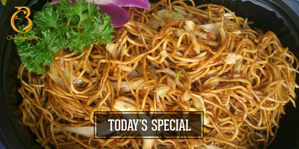 Today's Special Veg schezwan Noodles😋🍴 #vegnoodels #schezwannoodles #noodles #recipefortheday #vegeterian #happywednesday #foodie #foodblogger #tasty #delicious #indianfood #streetfoodlover #foodtruck #foodtruckindia #chanakyabites #chanakyafoodtruck #chanakyafoodlucknow