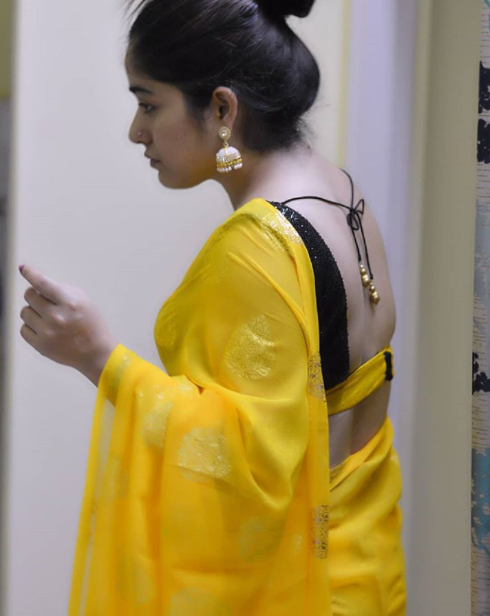 Rohit_swag's tweet photo. #Sareee #sareeswag #sareelove #Back #backless #blousesblanches #Blouse #HotBack #Sexyback #curvyback #tightback #woman #Hot #Lovely #HotFigure #figures https://t.co/d2jpsHWaAC