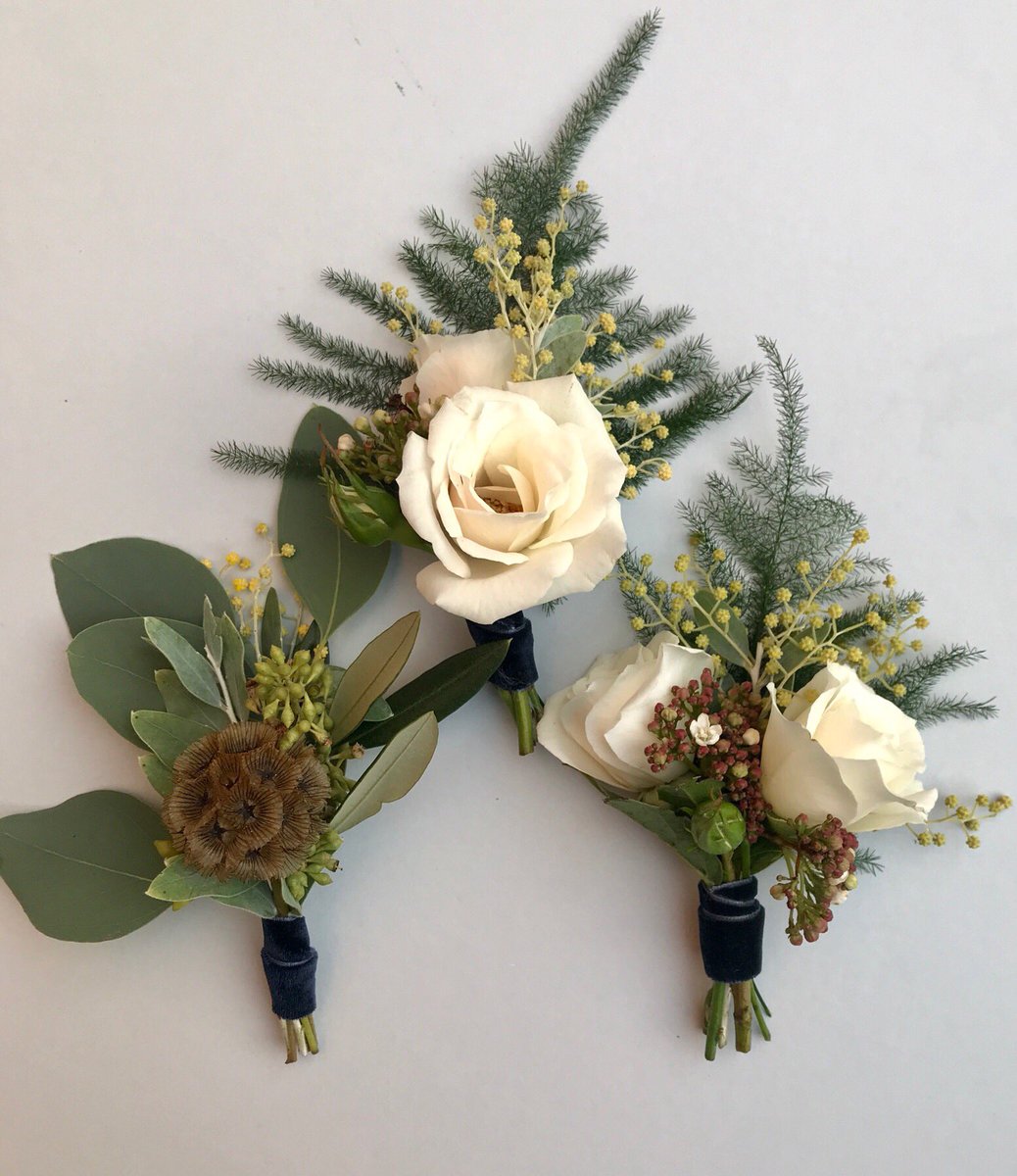 For the guys 😏...gathered bouts of fern, mimosa pips and viburnum 🌿  

For all Wedding enquiries info@featherandferns.com 

#fortheguys #manflowers #boutonierres #buttonholes #tinyflowers #dsfloral #theknot #groomstyle #botanicalpickmeup #gettingmarried2020 #weddingday