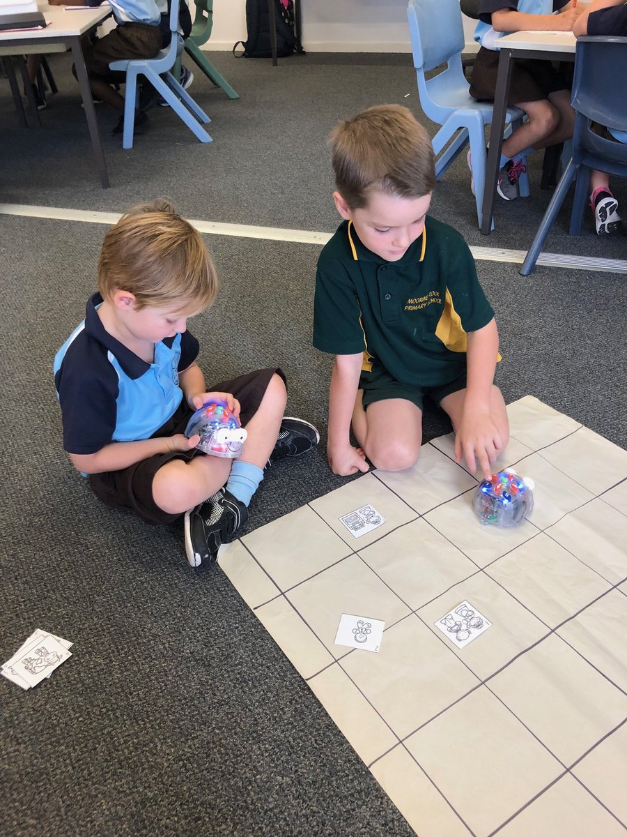 rikaandres's tweet photo. Literacy Day. Small schools learning together. Moorine and Southern Cross @STJSX https://t.co/vYRpWiRoLb