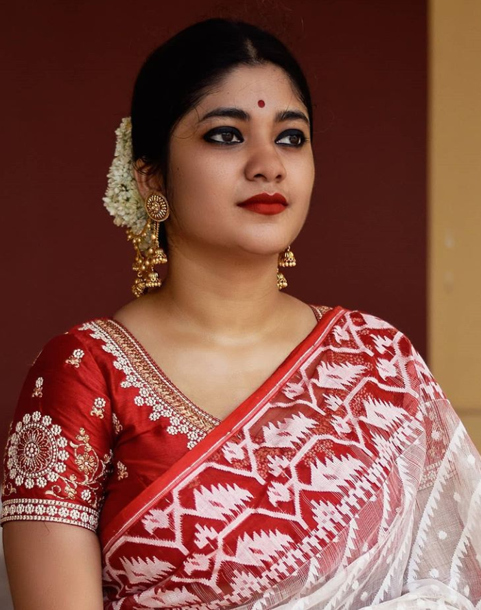Rohit_swag's tweet photo. #Sareee #sareeswag #sareelove #Back #backless #blousesblanches #Blouse #HotBack #Sexyback #curvyback #tightback #woman #Hot #Lovely #HotFigure #figures #Red #RedSaree #redblouse https://t.co/PRJNO71UgQ