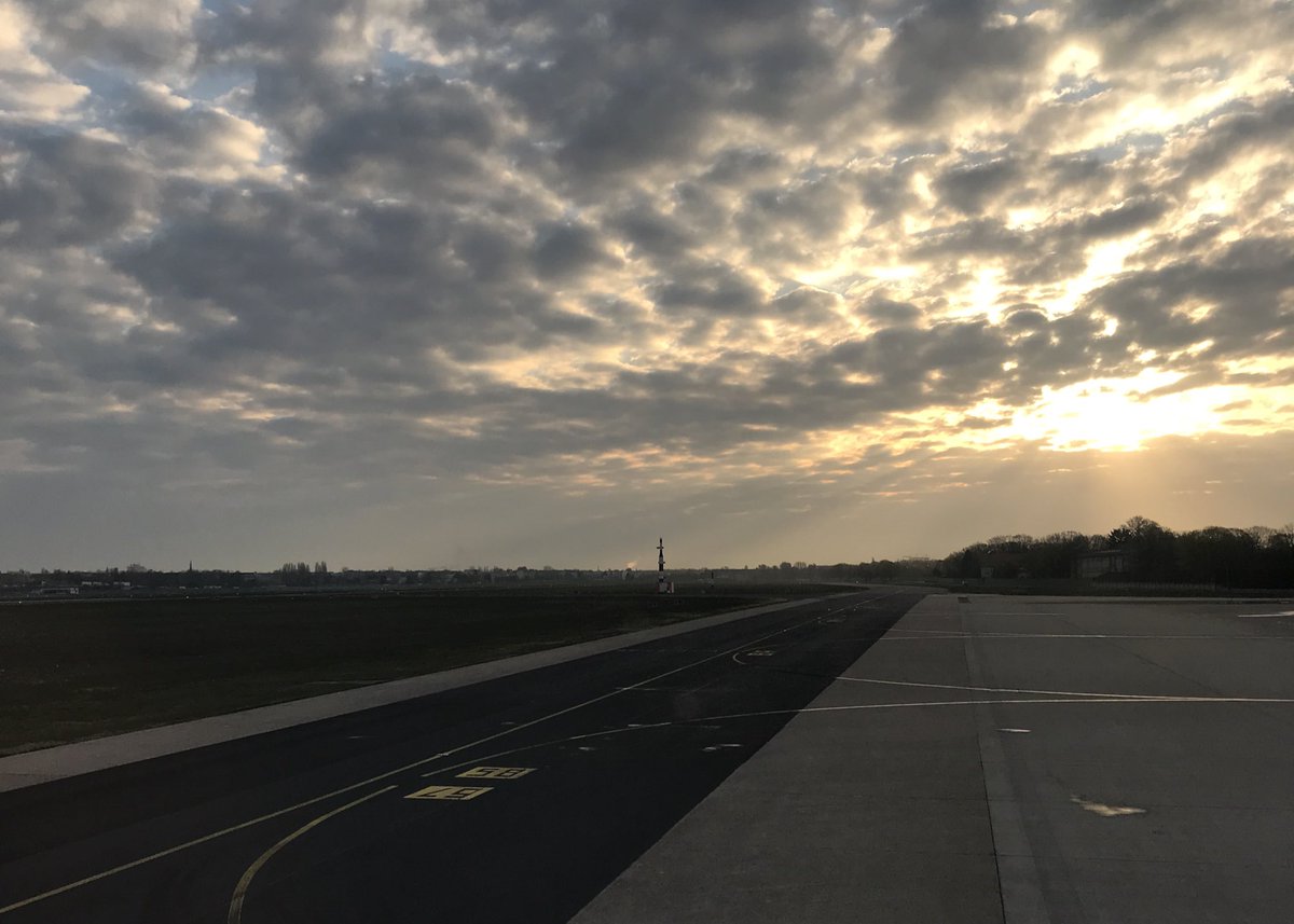 Seit drei Uhr wach. 6:10 Stuttgart bei Regen verlassen. 7:10 mit Sonne in Berlin begrüßt worden. Jetzt noch ein Kaffee am Alex, dann bin ich bereit für den Tag bei Facebook. #1TagBerlin #FacebookNewsday