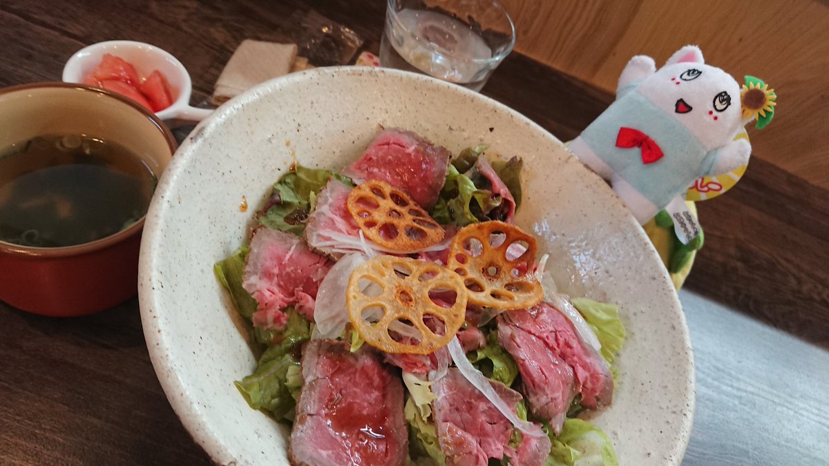 RrUIsQf7wjbw3KT's tweet photo. ふにゃ🙀💕とランチ☀️🍴
#ローストビーフ丼
#albacio  アルバーチョ
#三重県津市藤方542-4
#ふにゃっしー https://t.co/b9tXiVIaAt