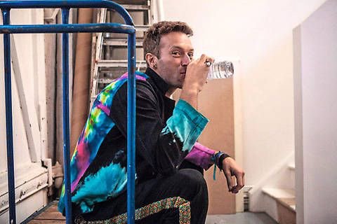 ColdplayFrance's tweet photo. 😏 @coldplay #ChrisMartin #GuyBerrymann #JonnyBuckland #WillChampion #Coldplay https://t.co/7NQE19D4pF