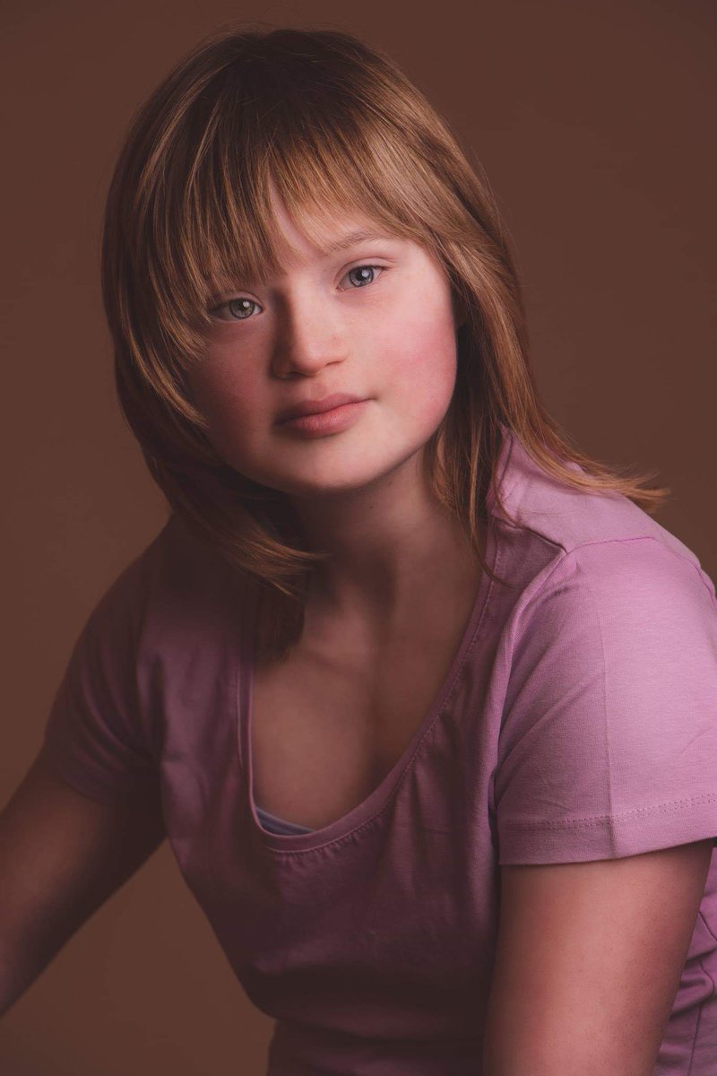 rosambouwman's tweet photo. Milou wil graag #model worden, ze heeft het #syndroom van down #DownSyndrome. Dat zou haar niet in de weg moeten staan om haar droom te verwezenlijken. Wat is ze mooi! @smuldersfoto Wie helpt haar? #dtv https://t.co/5bSuQtE9SU