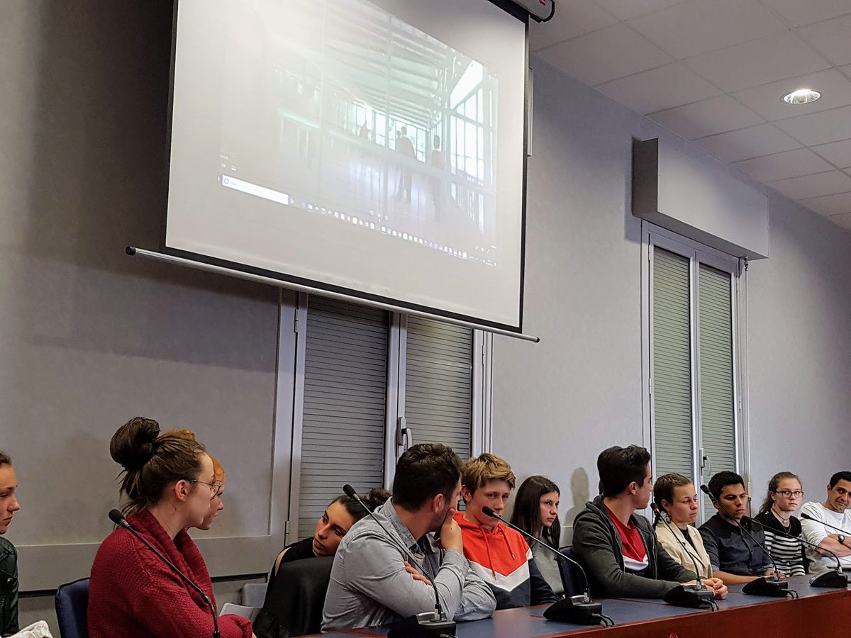LpoA_Fournier32's tweet photo. Passionnants échanges, émotions partagées.Les élèves de l'#AP1ère #JusteHumains du @LpoA_Fournier32 nous ont narré: impressions, ressenti, choses vues, fortes rencontres, découverte de l'autre, lieux de mémoire. Maturité, analyse, mesure. Magnifiques jeunes humains ! #Admiration https://t.co/MppzgLQSiA