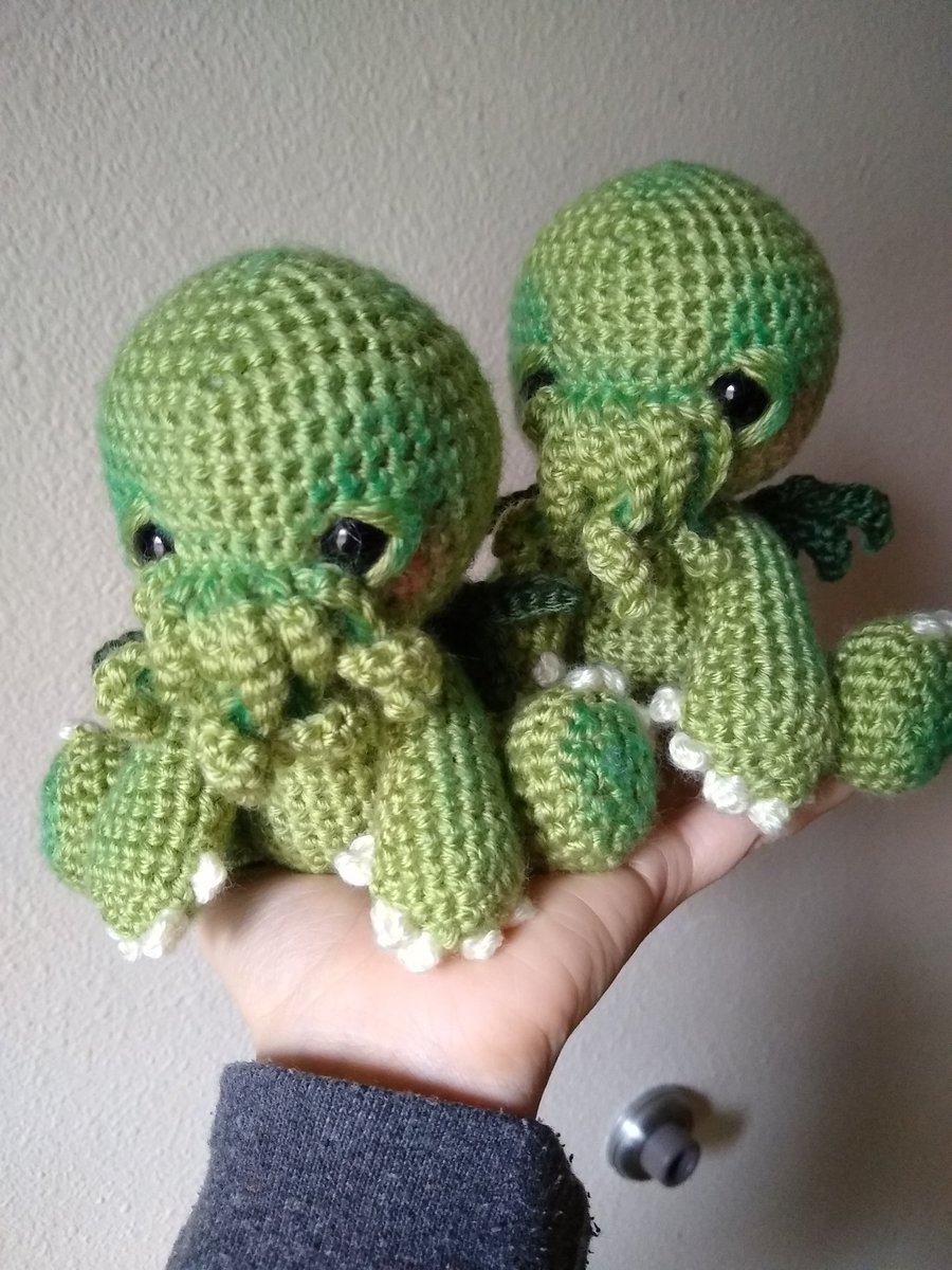Ru_In_Red's tweet photo. Greetings #PortfolioDay~!
I am LaDonna of Rutapillar Creations. I am a freelance artist of many mediums local to the PDX area. I tend to focus on fantasy themes.🎨✨

IG: RutapillarCreations
FB: RutapillarCreations https://t.co/Shkg5QPigC
