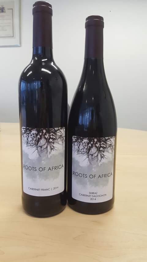 OsmiumLs's tweet photo. You've already heard of KanGFong Beer produced by our energized youth from Msu, imagine to our surprise there's #pinsnstripes Gin and #rootsofafrica wine as wellπππ
Come share one or two glasses with us & taste greatness ππ₯
#mathemalolifoodfest #winelovers #foodfest https://t.co/FasSnmUWTY