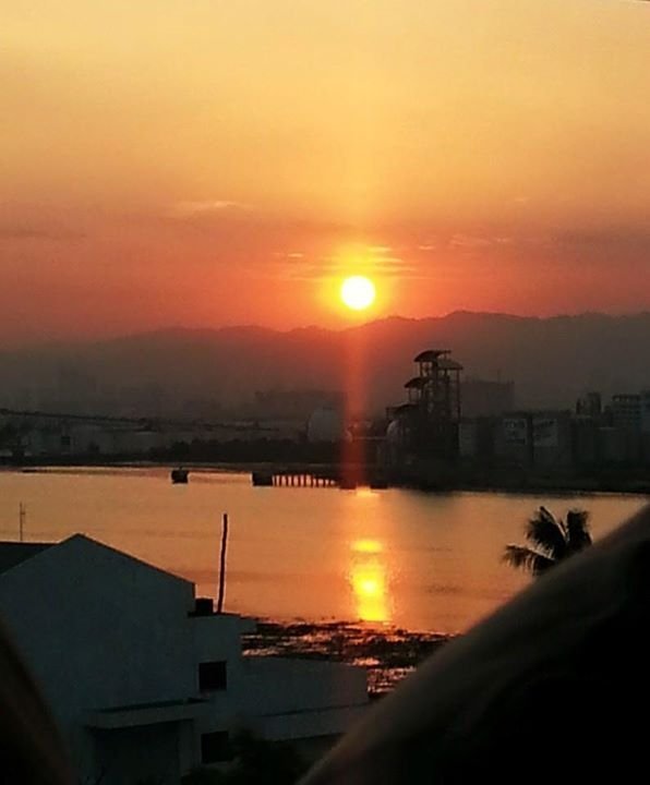 oldsoul0920's tweet photo. If you think taking care of yourself is selfish, change your mind. If you don’t, you’re simply ducking your responsibilities.#SunsetTrip #sunsetCebu #travel #travelcebu #lifequotes #motivationalquote https://t.co/pngfP2B2iS