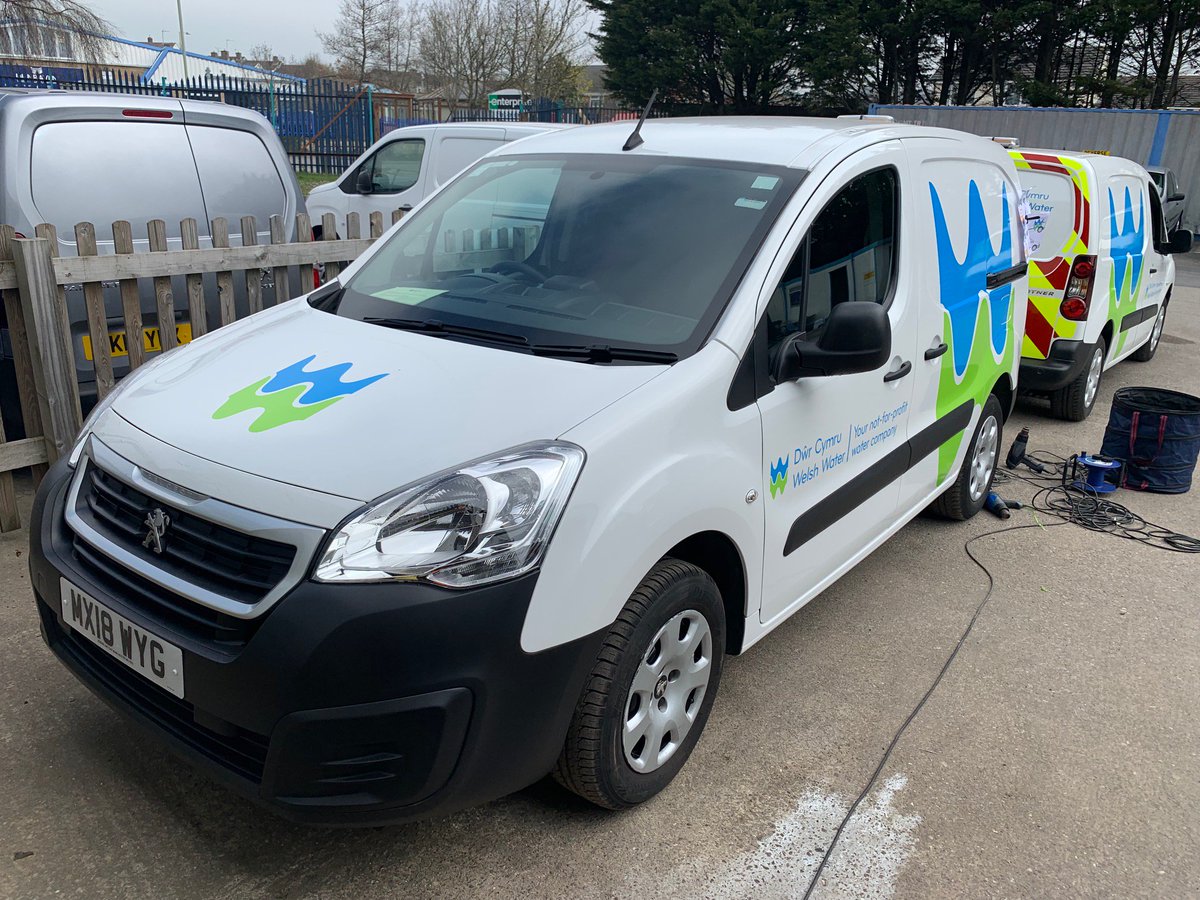 thesignboxcom's tweet photo. Lovely fleet job for Welsh Water all with prismatic chevrons.....

#fleetbranding #branding #vehiclegraphics https://t.co/TB3KEvG0L5