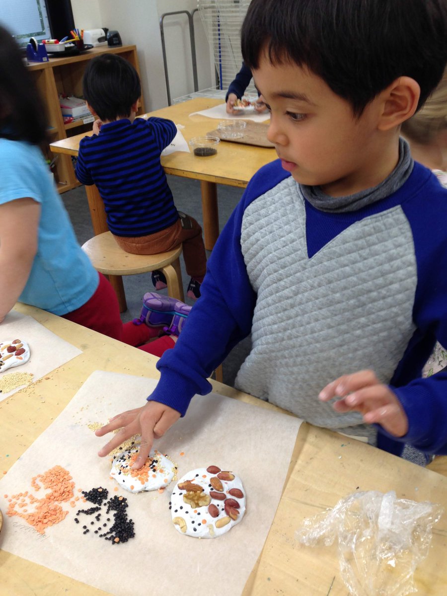 MSTokyoArt's tweet photo. Today some of our youngest students made art using food. So much fun! #MSTart #MSTimagination https://t.co/gjliuTJ8TJ