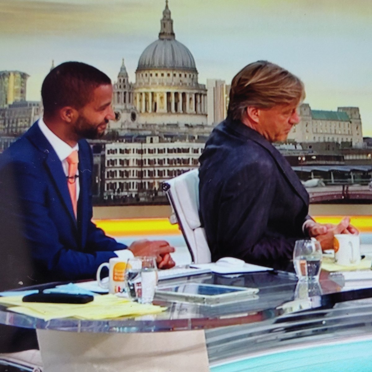 inezjoseph's tweet photo. @GMB #whenyouwanttobeamanofcolour and it goes wrong🙄 #richardmadeley https://t.co/uaN6g6l4o0