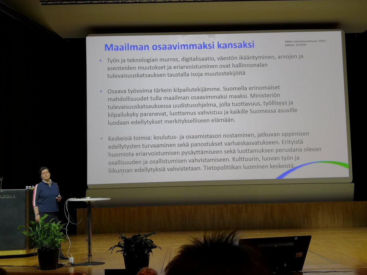 Koulutus- ja osaamistason nostaminen ei ole pelkästään vertikaalista vaan mitä enenemissä määrin horisontaalista. #johtobuusteri innostavasti käyntiin <a href="/MiettunenAnni/">Anni Miettunen</a> #uusiamis #ammatillinenkoulutus