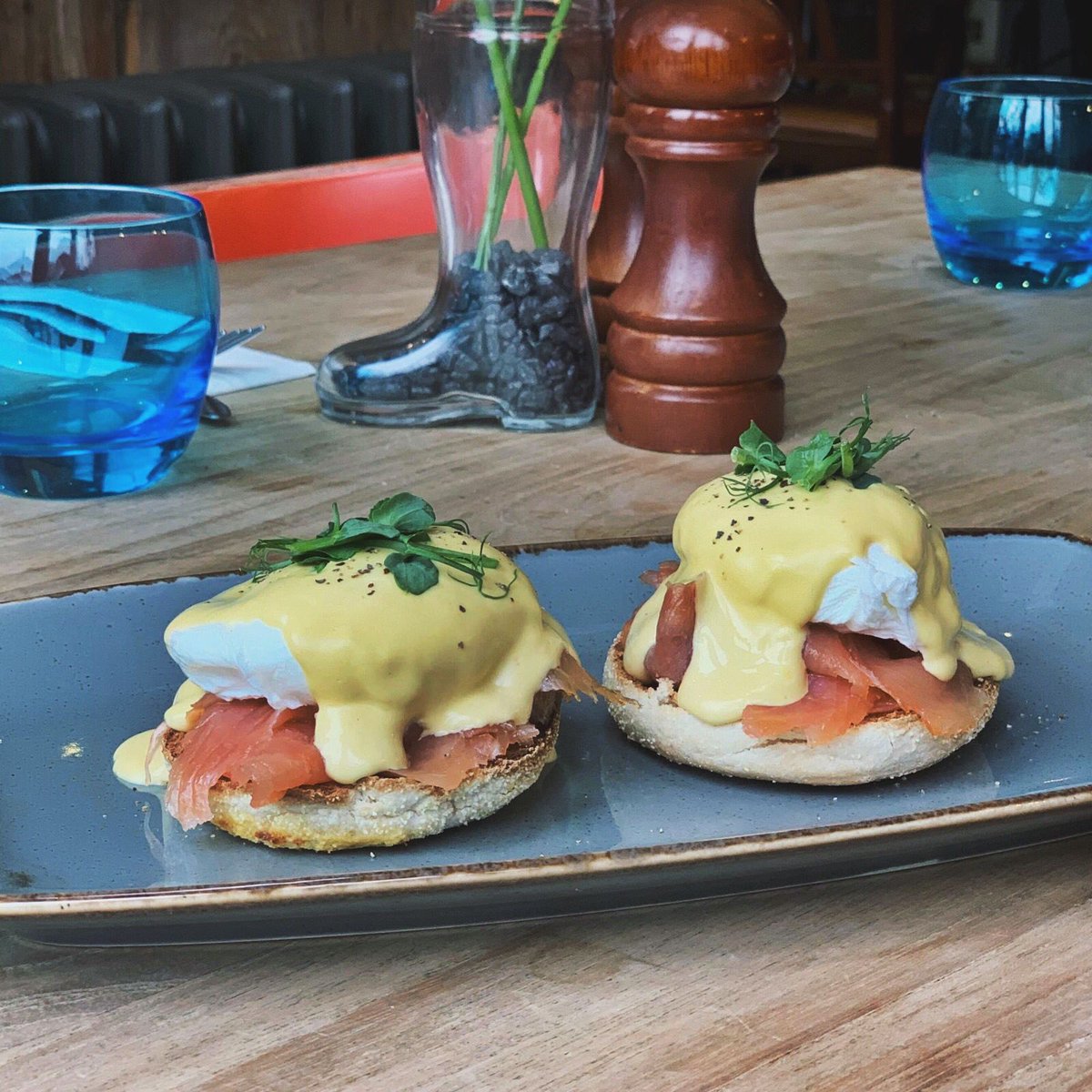 Breakfast is served! 🍳 All of our room rates come with breakfast in the morning, but even if you’re not staying with us, we welcome bookings for breakfast. The question is, how would you like your eggs? 😋  #breakfast #bristolpub #bristolfood #goodfood #eggsbenedict
