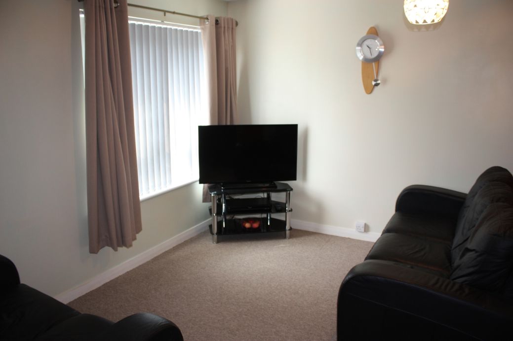 To celebrate the opening of our Holiday Flat in Lossiemouth we are giving a 3 nights stay at our flat ABSOLUTELY FREE. Simply retweet this and follow <a href="/JomarnicJ/">LossieOnline</a> to enter the draw. Winner will be announced on our website jomarnicjunior.weebly.com  at 12 noon on 30th April GOOD LUCK!