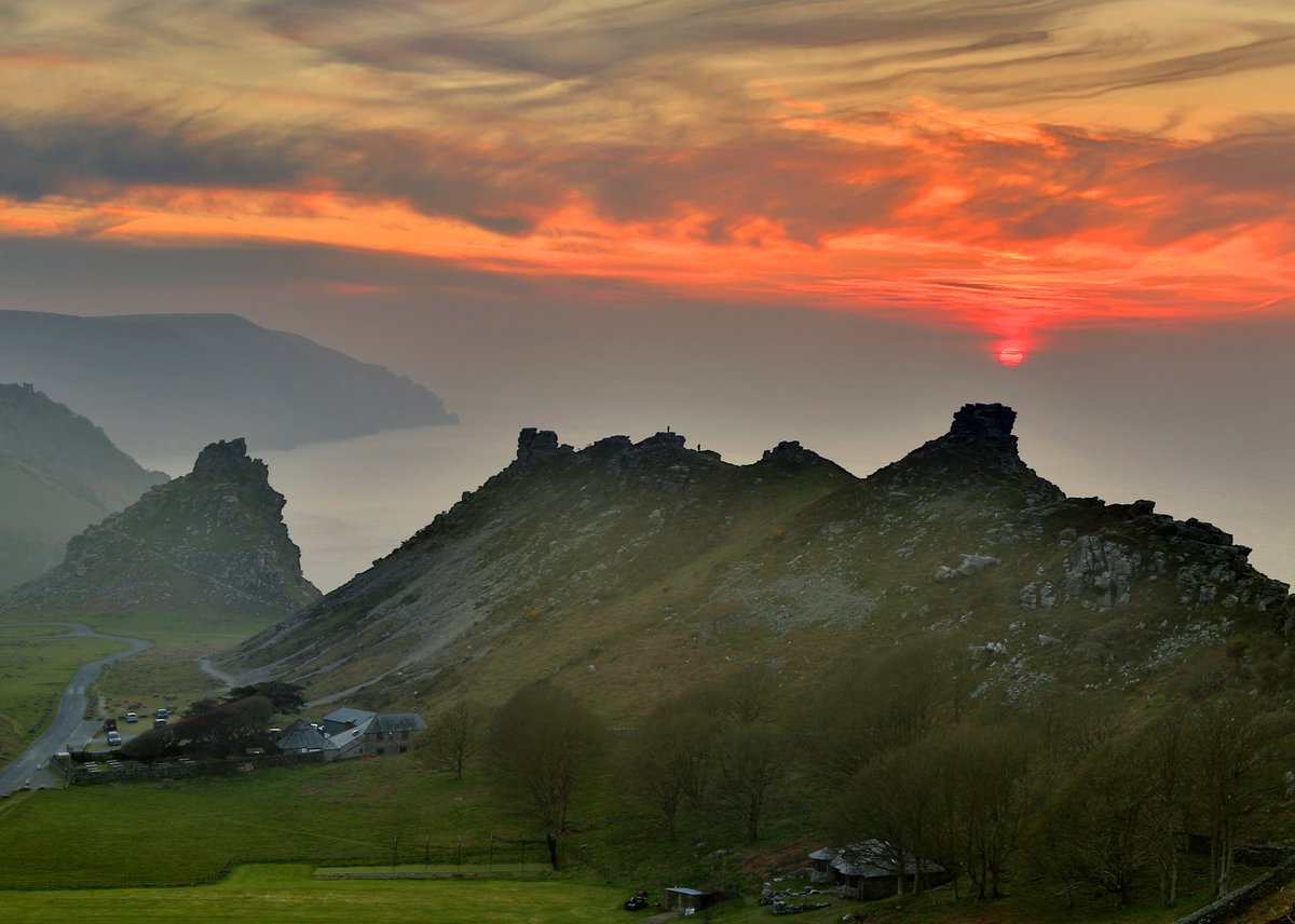 Sunset over the valley of the rocks, Lynton, Exmoor <a href="/StormHour/">#StormHour</a>