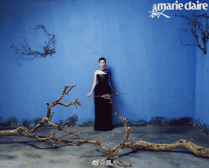 Marie Claire 05/2019 D3xhBasW4AIRuRn?format=jpg&name=small