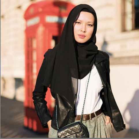 DinaHalim3's tweet photo. The new 100% fully instant Hijab TAJ ,  you can adjust the styling as you like. Very fashionable and comfortable, its all about the trendiest designs and Hijab . Available in 6 colors  

#TAJbybokitta #Bokitta #BokittaFans #IslamicFashion #WomenFashion #Hijab #HijabFashion https://t.co/xfAR2VA1sd