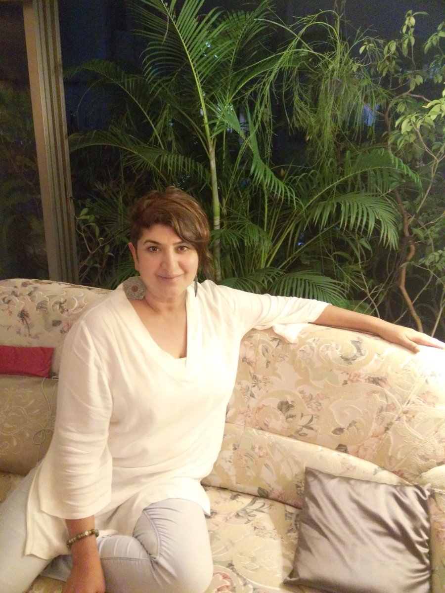 taran_adarsh's tweet photo. Chhitra Subramaniam appointed Sr Vice President [Creative and Production] of Kross Pictures India... Chhitra will develop and produce Kross’s #Korean and #Japanese slate of films and OTT series adaptations in #Hindi... She reports to Thomas Kim, President &amp; CEO of Kross Pictures. https://t.co/gYMpaKdRDS