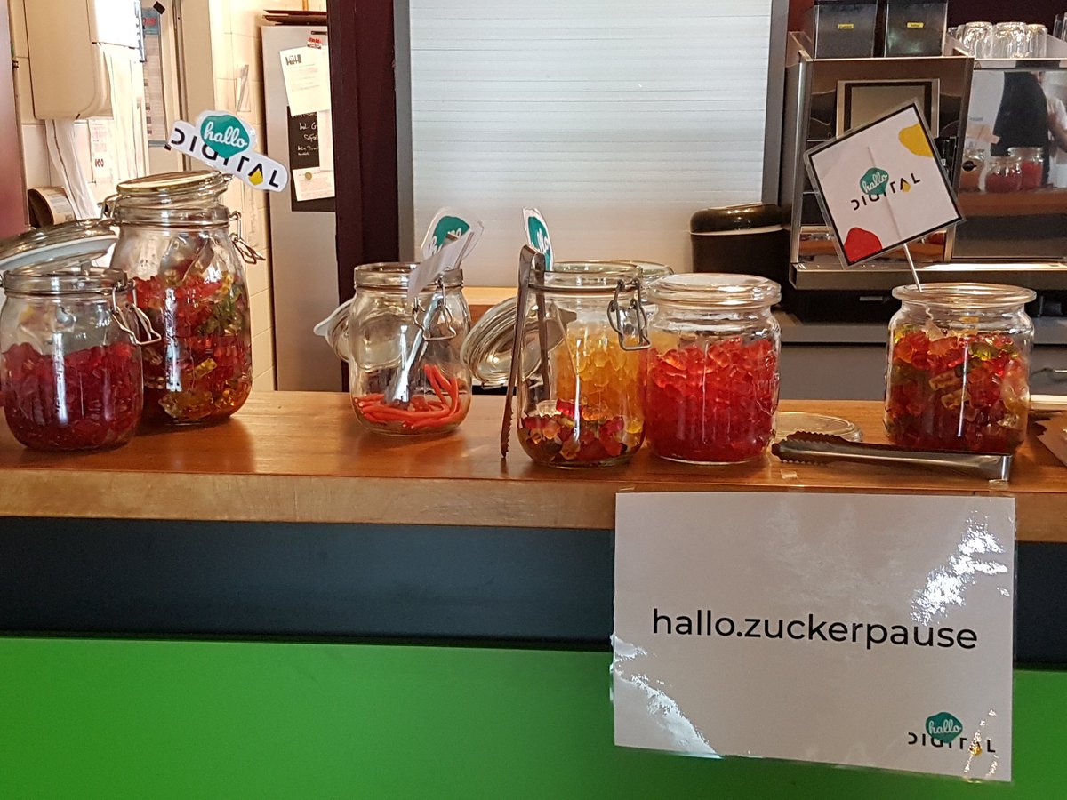 Moehre_Goere's tweet photo. Sehr nett ... so kann der Tag auch mal beginnen ;-)! Freue mich auf einen spannenden Workshop!!! #hallodigital19 https://t.co/OfW1GxCZRb