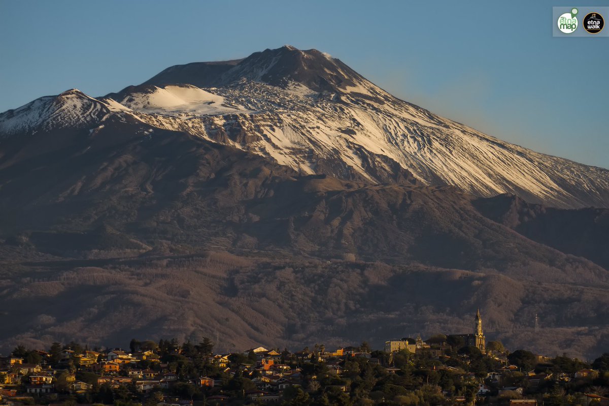 myEtnaMap's tweet photo. #Etna and #Trecastagni during today’s dawn 

#EtnaWalk #MyEtnaMap https://t.co/6lOHq7z1lE