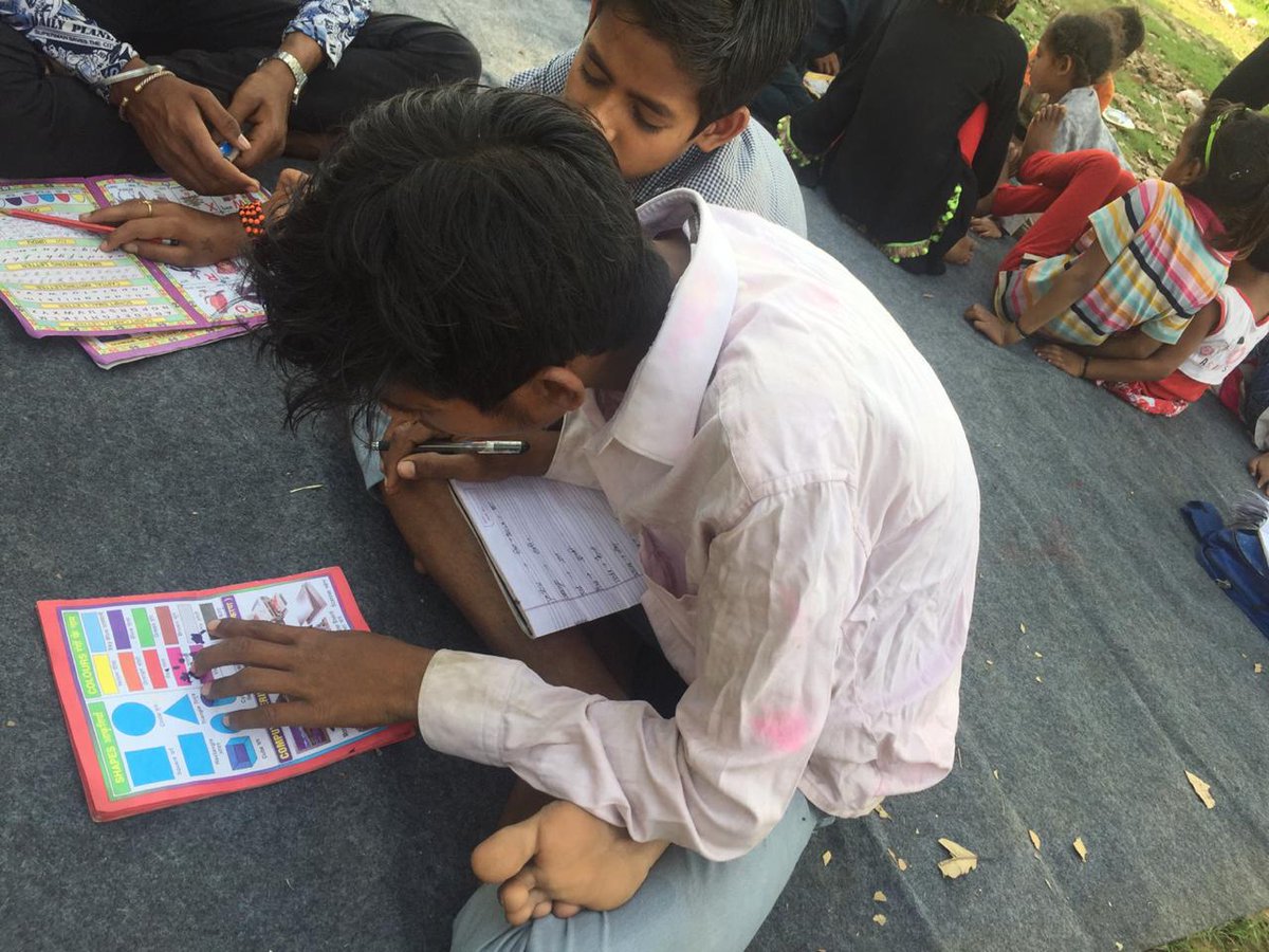santusht7's tweet photo. The ability to read, write and analyse; the confidence to stand up and demand justice and equality; the qualifications and connections to get your foot in that door and take your seat at that table – all of that starts with education- Michelle Obama #education #must #India https://t.co/GgFcEZAcpd