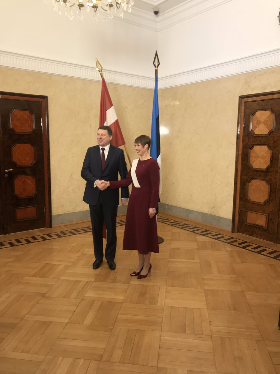 President of Estonia <a href="/KerstiKaljulaid/">Kersti Kaljulaid</a> greeting Latvian president <a href="/Vejonis/">Raimonds Vējonis</a> for the state visit in Tallin, great to see Madam President wearing Latvian national colours, a true sign of friendsip and close relations between our countries 🇱🇻🇪🇪