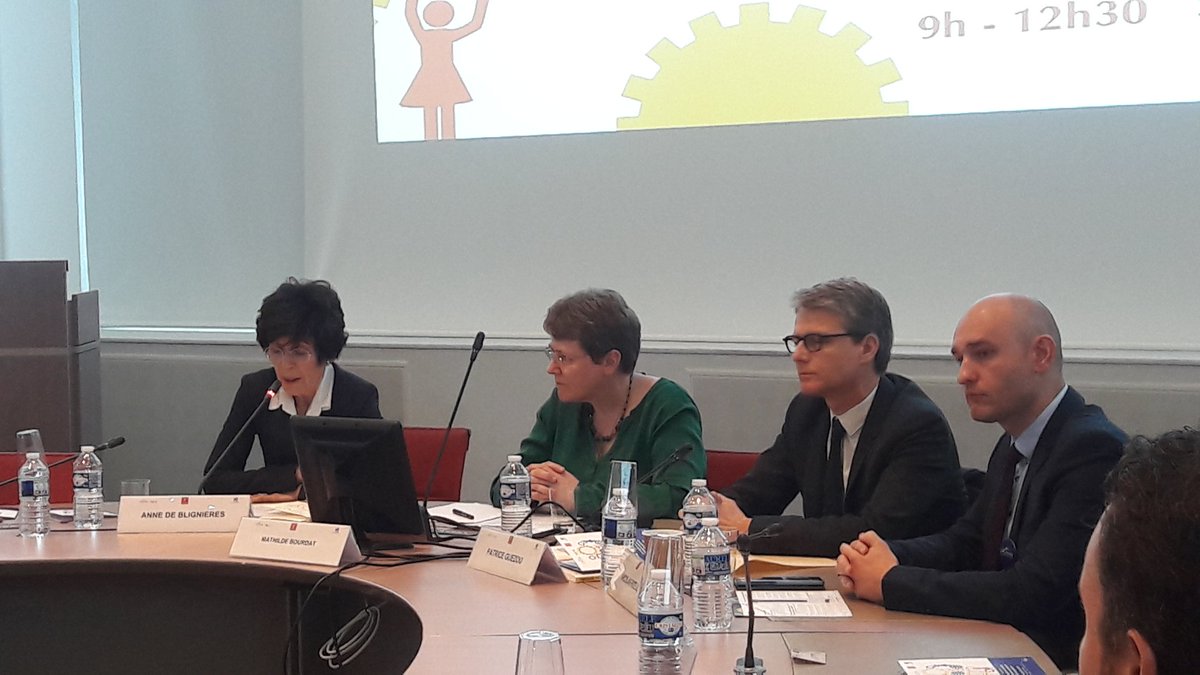 centreinffo's tweet photo. #competences2m1 Anne De Blignères, co directrice de l executive master management de la formation, introduit cette table ronde. Elle remercie ses partenaires @Cegos @centreinffo https://t.co/d2tnX803TD