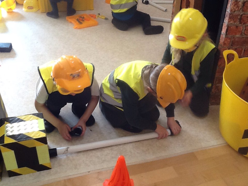 YearRBedford's tweet photo. Great fun exploring different jobs with 'Clever Clogs'. https://t.co/I1X25By4Fj