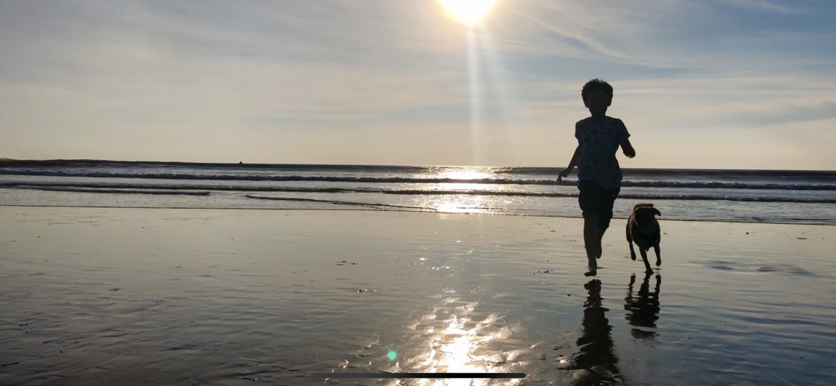 HopeFresh's tweet image. Day 461.  Devon!  My resolve is being tested, as kids doing £1 bingo and in and out of arcades.  Distancing myself and not engaging.  Instead enjoying the beautiful surroundings.