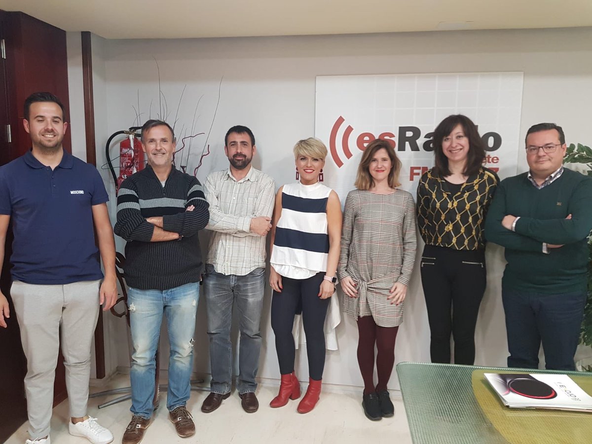 ‼️Atención al minuto 14:30, <a href="/maria_prodenas/">María Pérez Ródenas</a> en <a href="/esRadioAlbacete/">((esRadio Albacete</a>🤩 bit.ly/2uRSInY @Lanzaderas_EES <a href="/FundacionSMLRPH/">Fundación Santa María la Real</a> <a href="/fundacionTef/">Fundación Telefónica</a>