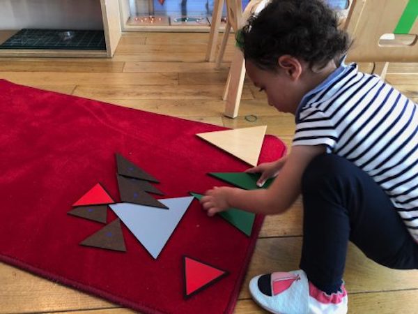 [Rencontres] Vous souhaitez inscrire votre enfant à l'<a href="/EcoleEtreSavoir/">École Être & Savoir</a> ? Le jeudi 9 mai à 19h00, venez rencontrer Anne-Gaëlle (éducatrice), Mélusine (éducatrice et co-fondatrice) et Lorraine (présidente et co-fondatrice) qui vous présenteront le projet ! bit.ly/2UsRsGT