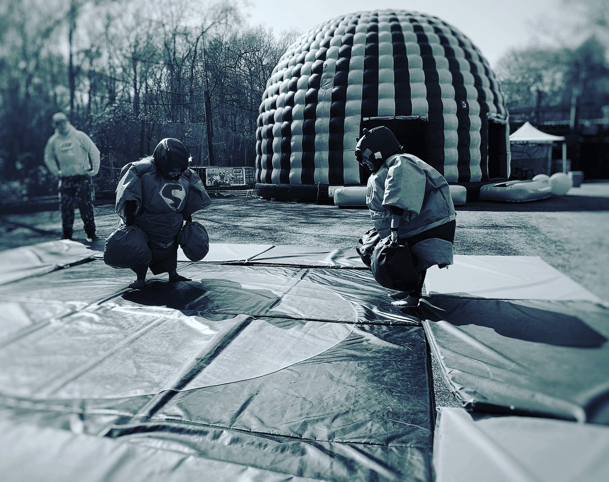 BingeTravelling's tweet photo. When you go sumo wrestling and your opponents too evenly matched. Sometimes you just need a break...a mutual https://t.co/yQeqv2Frwx. Would you agree? 

#wednesdaymotivation#travelanywhere#positivevibes#beabigkid#nobrexitplease#sumowrestling#photography#familyholidays https://t.co/knQozW9KIa