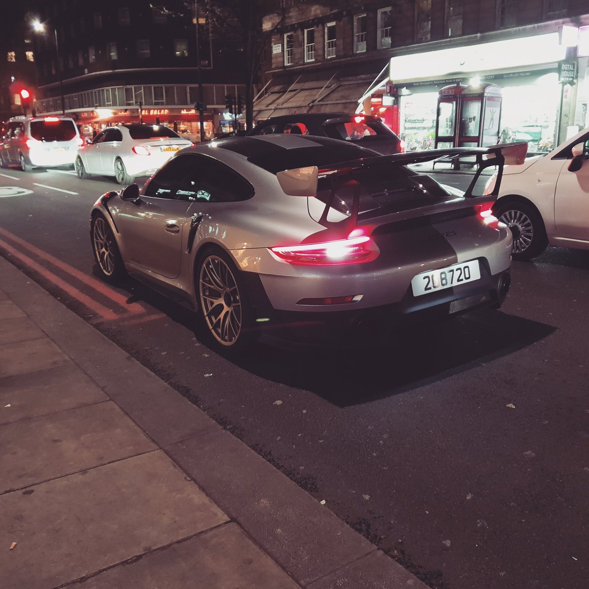GadNorth's tweet photo. #spotted a really rare #exotic #porsche #gt2rs #london #supercar #edgewareroad #supercarspotting #becauseracecar https://t.co/Gs0YtHbnyF