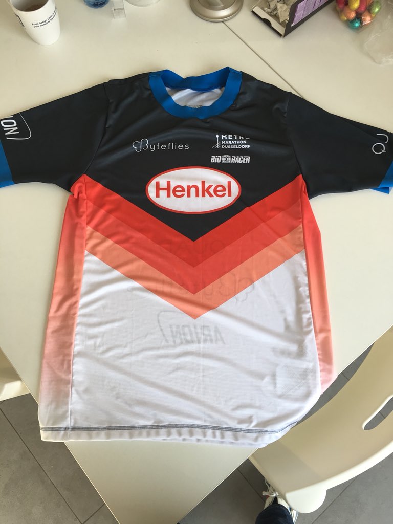 hdanneels's tweet photo. Countdown: less then 3 weeks until the @DUSMarathon. We just received this beauty so almost fulltime ready! (Oh, except for the running, but that is just a detail)   @byteflies @Henkel @QuadIndustries @arion #marathontraining #wearables #runner https://t.co/AmhyFbuqEA