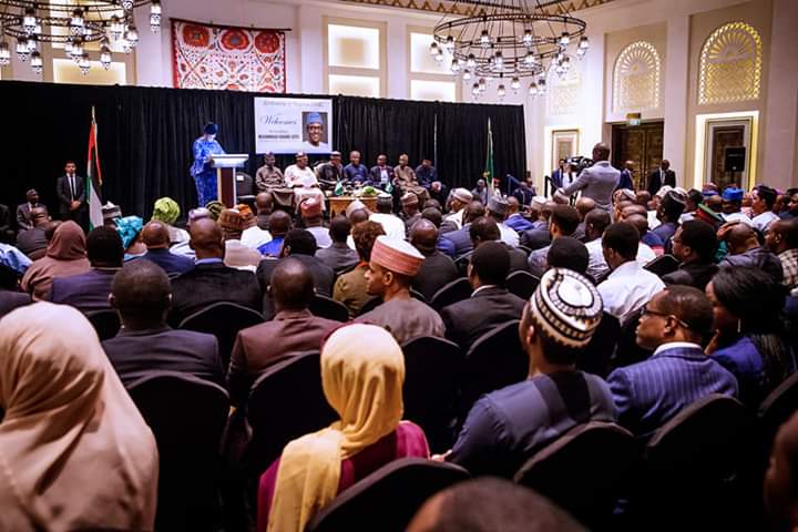 CovenantTinubu's tweet image. President Buhari meets with Select Nigerians in Dubai, departs Dubai and Arrives Abuja on 9th April 2019.

Welcome Mr President. 

#NextLevelConfirmed