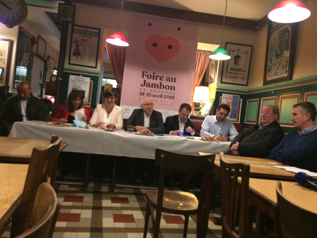 Aujourd’hui, conférence de presse pour le lancement de la 557ème Foire au Jambon de Bayonne 2019 qui aura lieu du 18 au 21 avril. #bayonne #foireaujambon