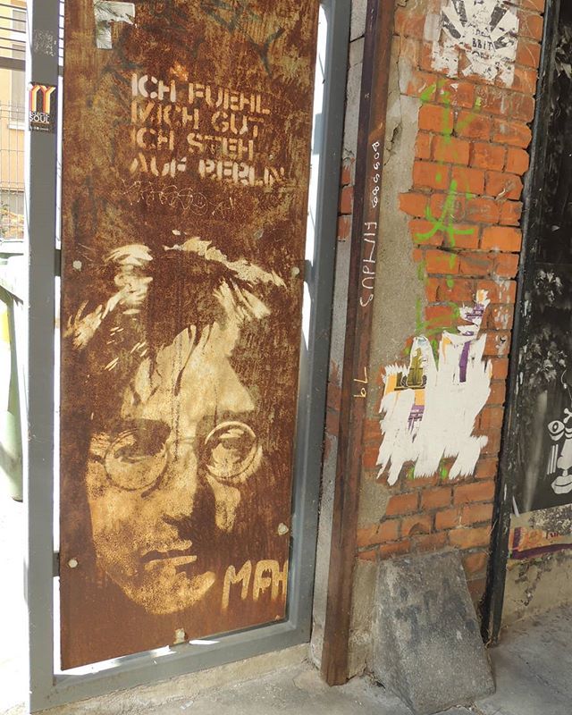 Ohthree19's tweet photo. Imagine..... finding yourself as graffiti.
#Berlin #graffiti #street art #lennon #picoftheday #instagood #instagraffiti #ohthree19 #lifestyleblogger #lifestyle https://t.co/mokyoNVoGx https://t.co/JKBJjy3jsx