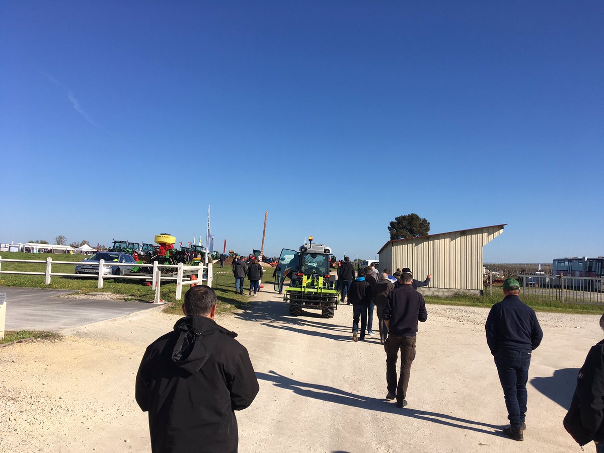 Journée démonstration de matériels viticoles à la cave coop de <a href="/Tutiac/">Vignerons de Tutiac</a> CC <a href="/mon_viti/">mon-viti</a>