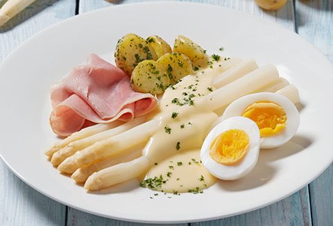 De asperges zijn er weer! Wij zijn enthousiast, u ook? Kom dan 15 t/m 30 mei genieten van een lekkere lunch of diner middenin de aspergevelden met versgestoken asperges! Hopelijk tot dan! aspergesopdevelden.nl