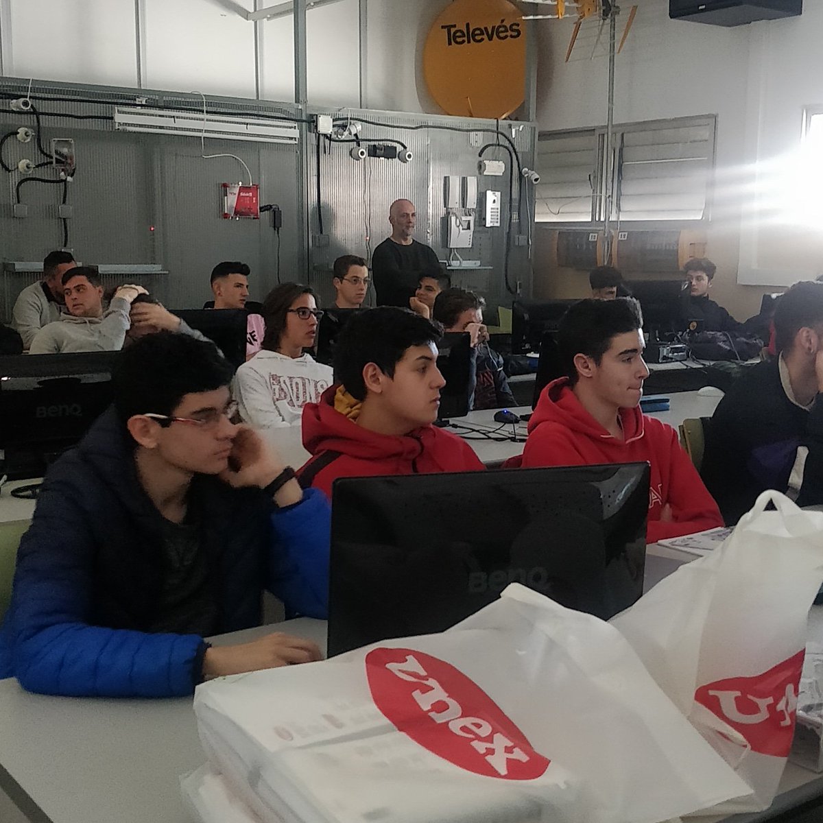 De formació al <a href="/Ins_Terrassa/">Institut de Terrassa</a> amb #telecos #unex