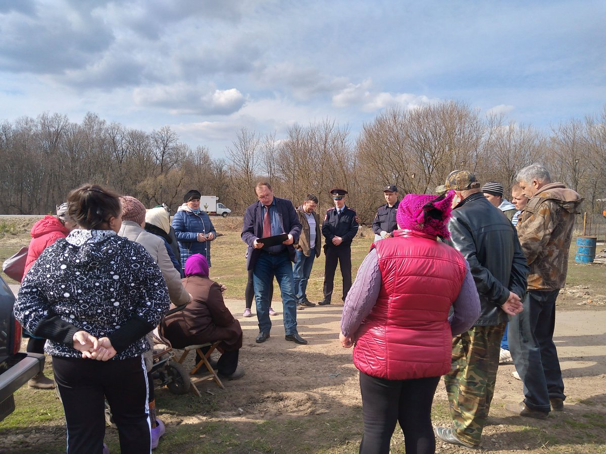 10.04.2019 г. проведено собрание с жителями п.Подгорный.  Присутствовало 18 жителей. Рассматривались вопросы: Сбор денежных средств по ремонту дороги по программе "Народный бюджет"; Несогласие жителей с тарифами на вывоз ТКО; Ограждение контейнерных площадок.